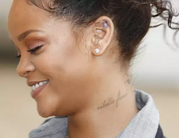Singer Rihanna Looks Beautiful In New Photo